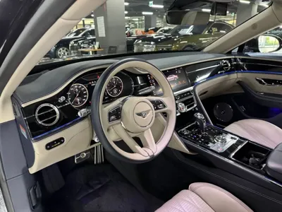 Bentley Flying Spur 2023, 27400 км, за 155700.41 USD