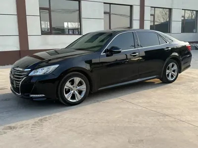 Toyota Crown · 2015 год