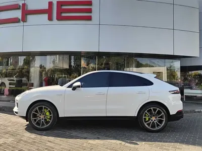 Porsche Cayenne Hybrid 2020, 63000 км, за 54148.45 USD