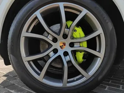 Porsche Cayenne Hybrid 2020, 63000 км, за 54148.45 USD