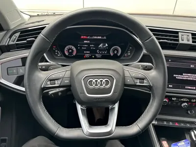 Audi Q3 2022, 22000 км, за 29399.08 USD