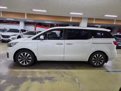 Kia Canival 2015, 134182 км, за 4683.84 USD