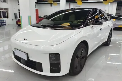 Li Auto Li Auto i6 · 2025 год