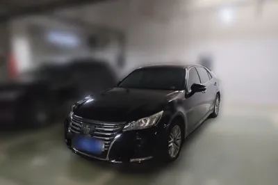 Toyota Crown · 2015 год