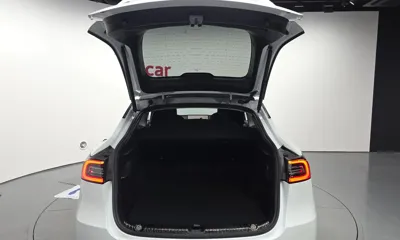 Tesla Model Y 2023, 53410 км, за 24702.58 USD - фото 21