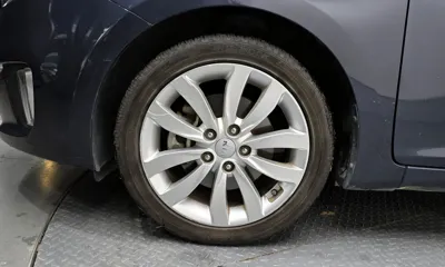 Kia Carens 2014, 140372 км, за 2974.62 USD