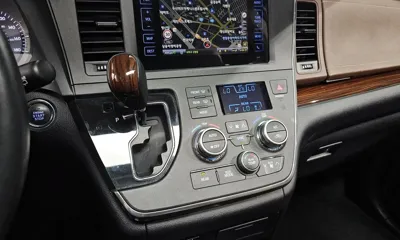 Toyota Sienna 2017, 87921 км, за 14115.86 USD - фото 9