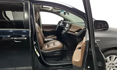 Toyota Sienna 2017, 87921 км, за 14115.86 USD - фото 11