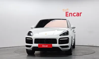Porsche Cayenne 2021, 80215 км, за 49547.4 USD