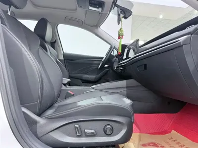 Skoda Octavia 2023, 27000 км, за 22457.51 USD - фото 8