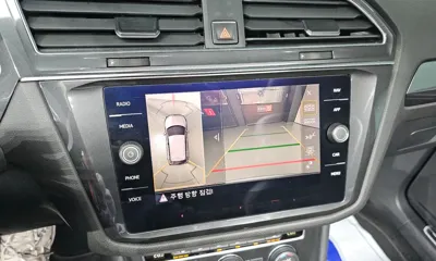 Volkswagen Tiguan 2018, 81565 км, за 15032.17 USD - фото 15