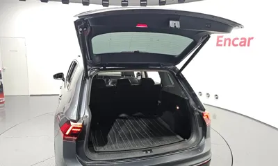Volkswagen Tiguan 2018, 81565 км, за 15032.17 USD - фото 20