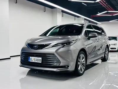 Toyota Sienna · 2023 год