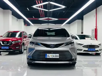 Toyota Sienna 2023, 50000 км, за 33717.76 USD