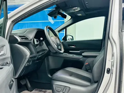 Toyota Sienna 2023, 50000 км, за 33717.76 USD