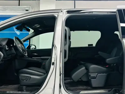 Toyota Sienna 2023, 50000 км, за 33717.76 USD