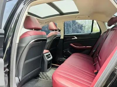 Hongqi Hongqi H5 2025, 3000 км, за 16110.57 USD