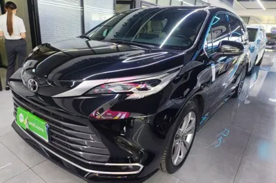 Toyota Sienna · 2024 год