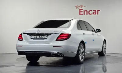 Mercedes-Benz E-Class 2018, 90672 км, за 16887.4 USD
