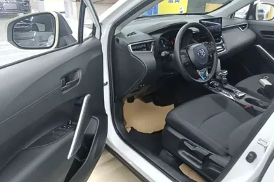Toyota Corolla Cross 2023, 18200 км, за 15077 USD - фото 18