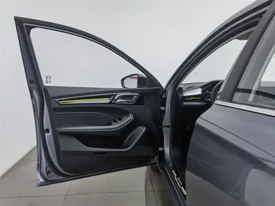 Roewe i5