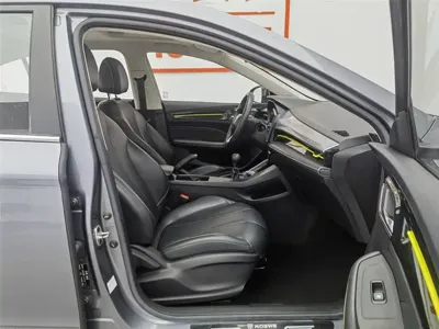 Roewe i5
