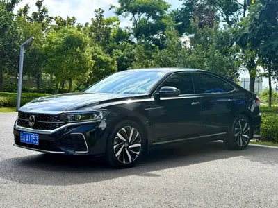 Volkswagen Passat 2022, 81000 км, за 12849.55 USD