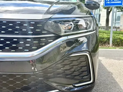 Volkswagen Passat 2022, 81000 км, за 12849.55 USD