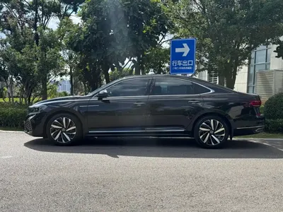 Volkswagen Passat 2022, 81000 км, за 12849.55 USD