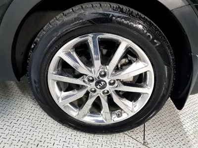 Kia Sorento 2015, 137985 км, за 7483.26 USD