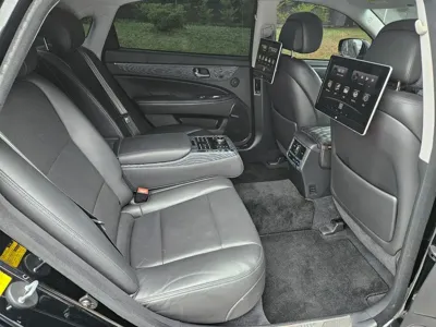 Hyundai Equus 2015, 213535 км, за 7811.47 USD
