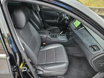 Hyundai Equus 2015, 213535 км, за 7811.47 USD