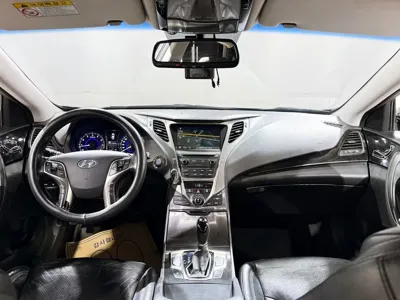Hyundai Grandeur 2014, 193262 км, за 2560.06 USD