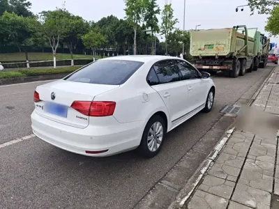 Volkswagen Sagitar 2015, 96199 км, за 3707.99 USD