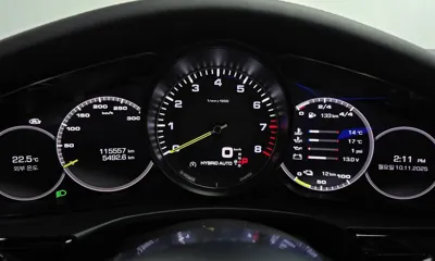 Porsche Panamera 2018, 115557 км, за 43681.01 USD - фото 8