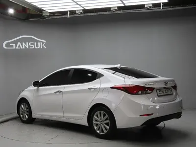 Hyundai Avante 2016, 96620 км, за 4423.63 USD