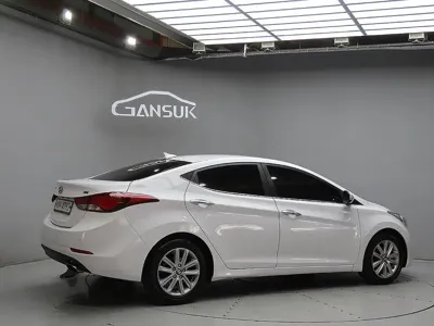 Hyundai Avante 2016, 96620 км, за 4423.63 USD