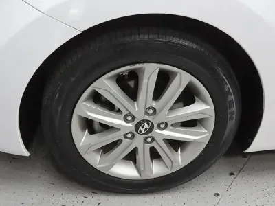 Hyundai Avante 2016, 96620 км, за 4423.63 USD