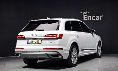Audi Q7 2021, 105463 км, за 26977.82 USD