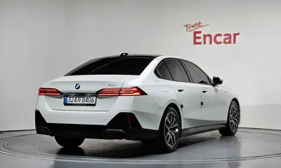 BMW 5-Series 2025, 22105 км, за 40370.22 USD