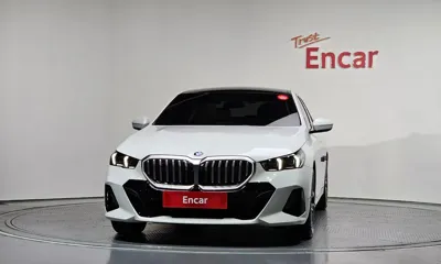 BMW 5-Series 2025, 22105 км, за 40370.22 USD