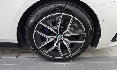BMW 5-Series 2025, 22105 км, за 40370.22 USD - фото 21