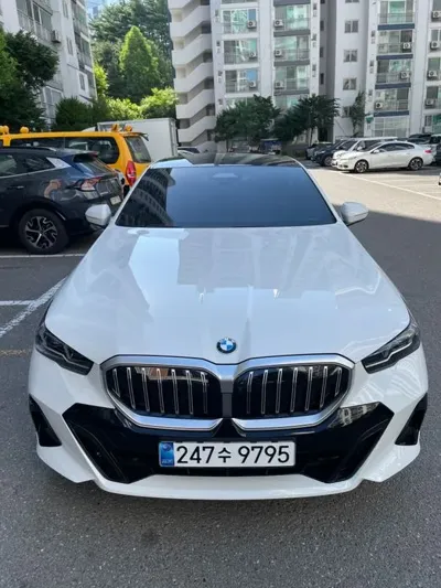 BMW 5-Series 2025, 758 км, за 41693.83 USD