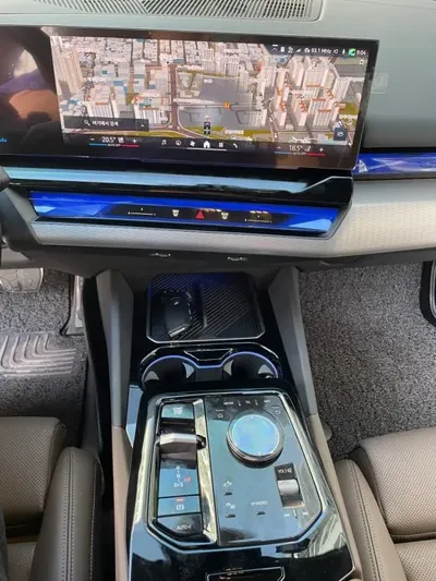 BMW 5-Series 2025, 758 км, за 41693.83 USD - фото 9