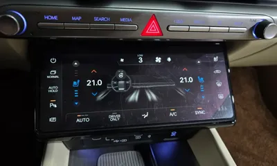 Hyundai Grandeur 2023, 133892 км, за 19869.72 USD - фото 32