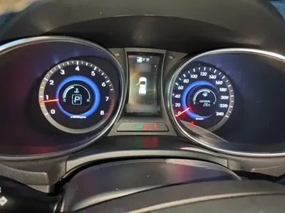 Hyundai Santa Fe 2016, 106100 км, за 6020.41 USD