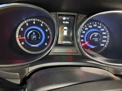 Hyundai Santa Fe 2016, 106100 км, за 6020.41 USD