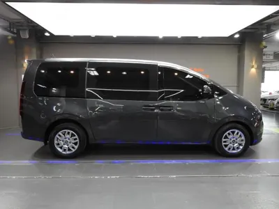 Hyundai Staria 2025, 38255 км, за 15601.63 USD