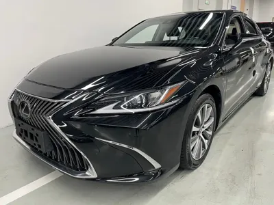 Lexus ES · 2021 год