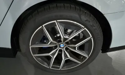 BMW 5-Series 2025, 1800 км, за 51201.26 USD